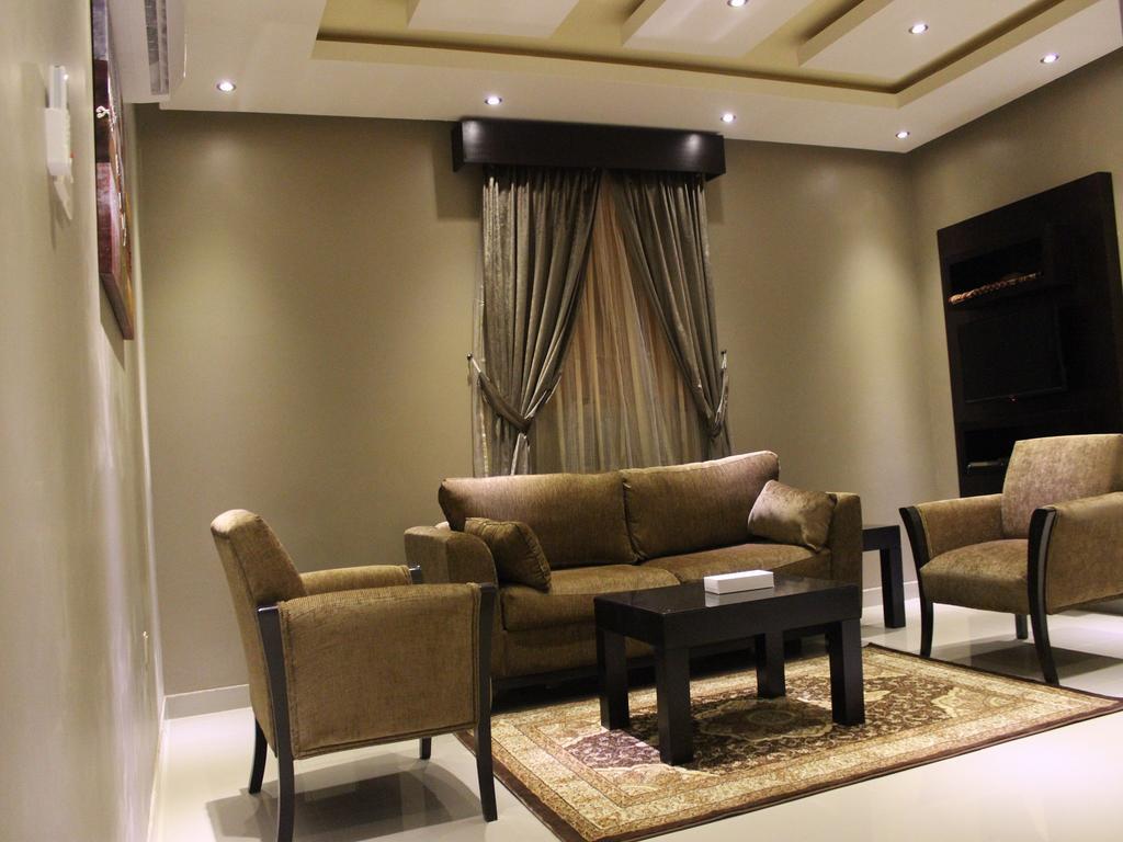 Bzul For Furnished Apartments Riyadh Bilik gambar
