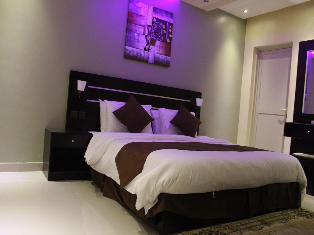 Bzul For Furnished Apartments Riyadh Bilik gambar